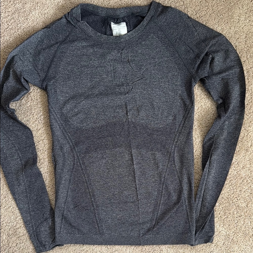 Athleta momentum Gray Long Sleeve Athletic Top